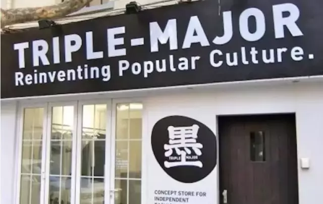 他在换防脚 他在换防脚